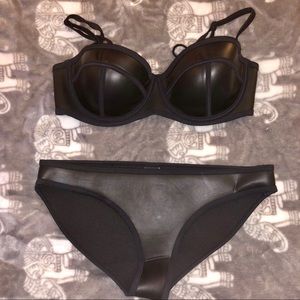 Triangl New York Noir Milly Bikini READ SIZE DESC